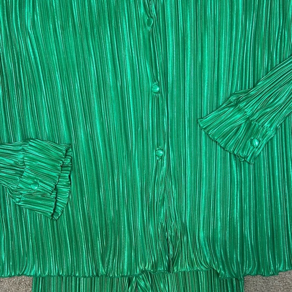 Kelly Green Plissé 2-Piece Outfit | Sz L 💚 - Picture 9 of 10